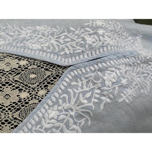 Saks fifth avenue light blue linen embroidered floral coastal 3/4 sleeve top M/L - Picture 4 of 5